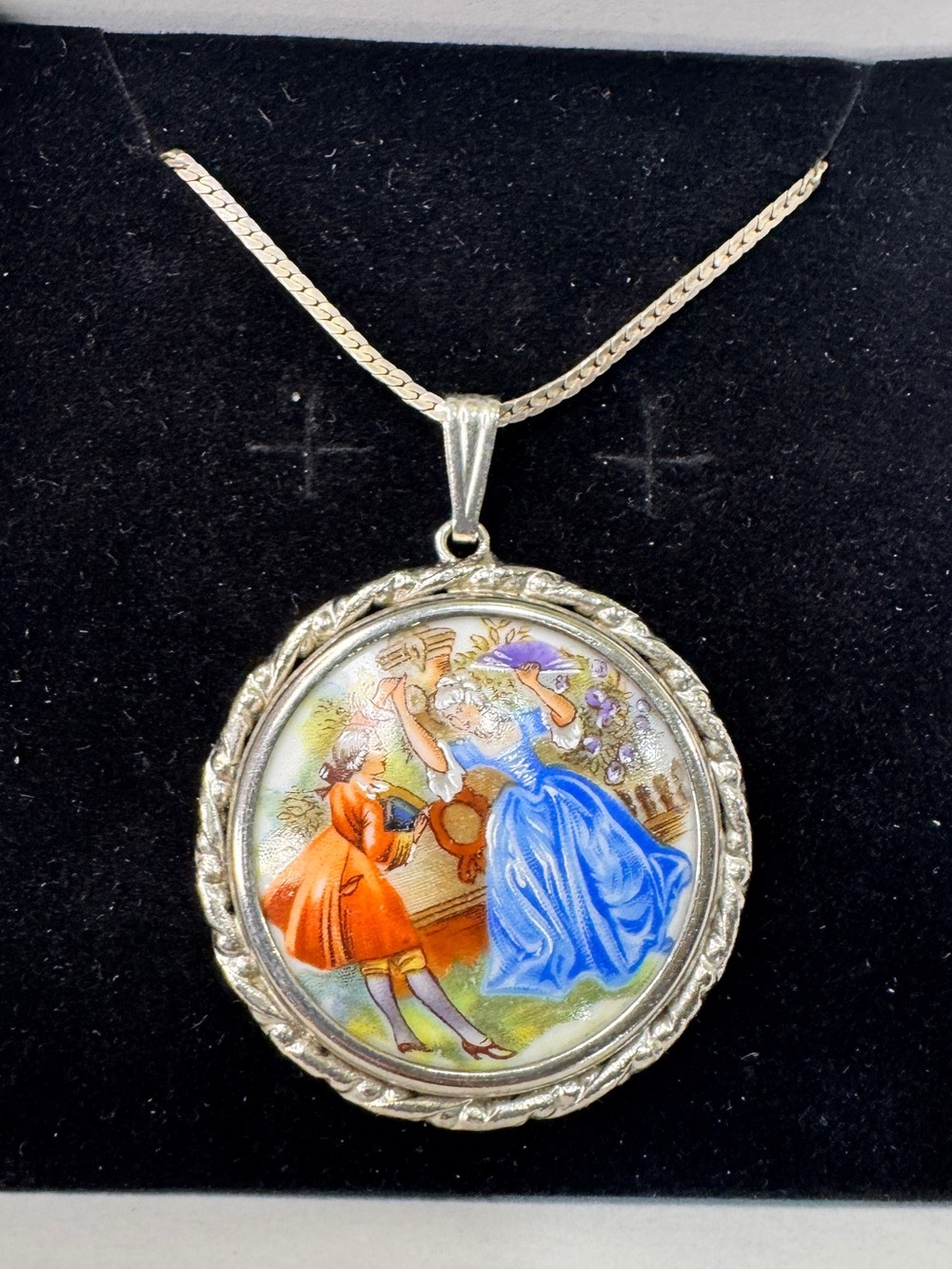 LEMOGE France 925 Sterling courting couple Vintage Round Pendant Necklace